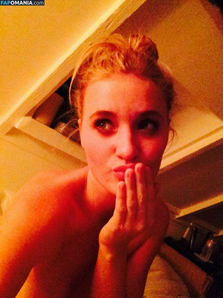 AJ Michalka ヌード 流出写真 #3