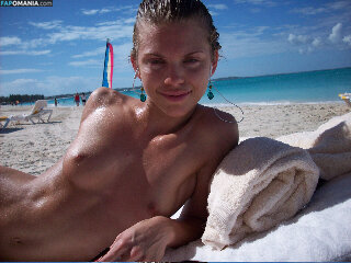 AnnaLynne McCord ヌード 流出写真 #16