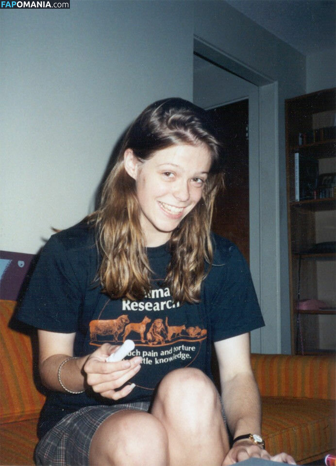 Ariadne Shaffer ヌード 流出写真 #1