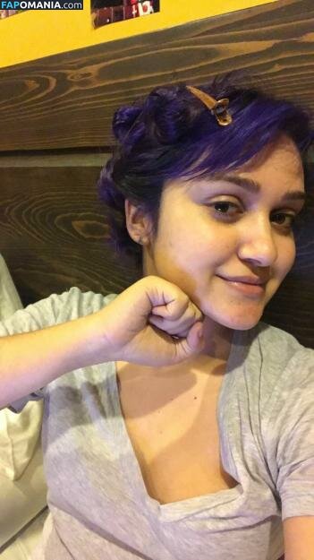 Ariela Barer ヌード 流出写真 #14