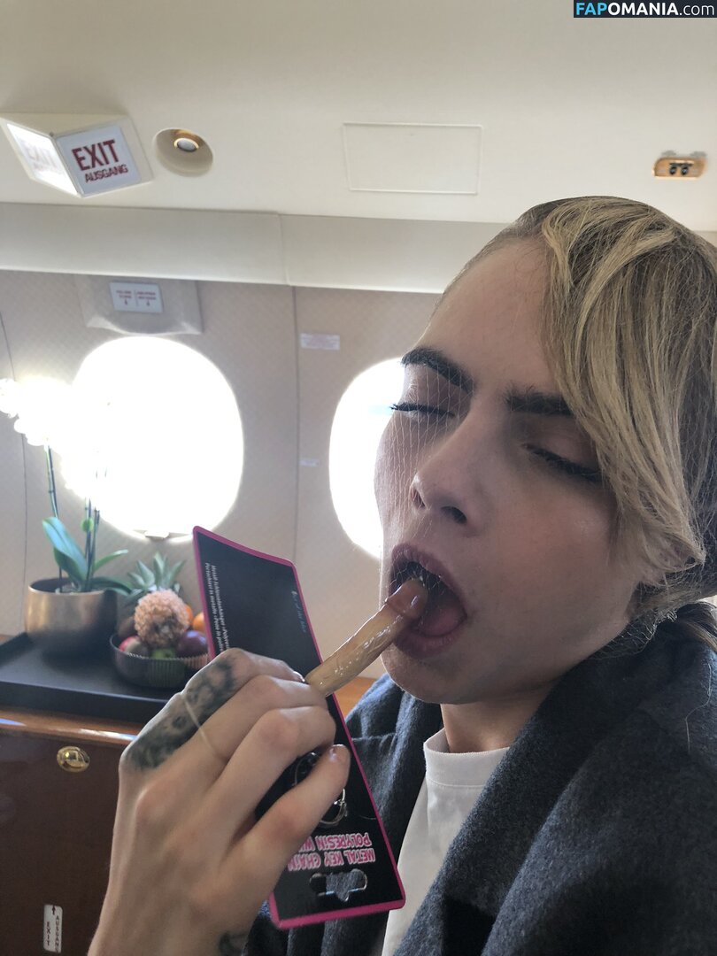Ashley Benson And Cara Delevingne ヌード 流出写真 #53