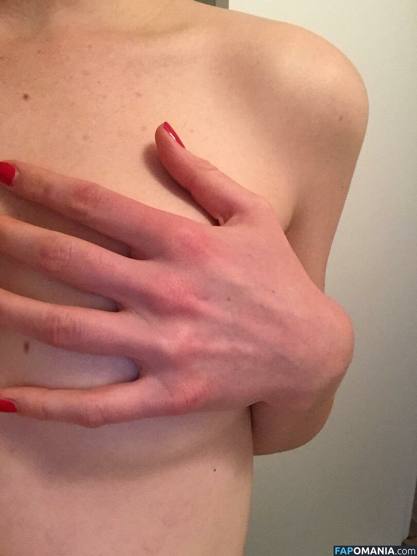 Bonnie Wright ヌード 流出写真 #23