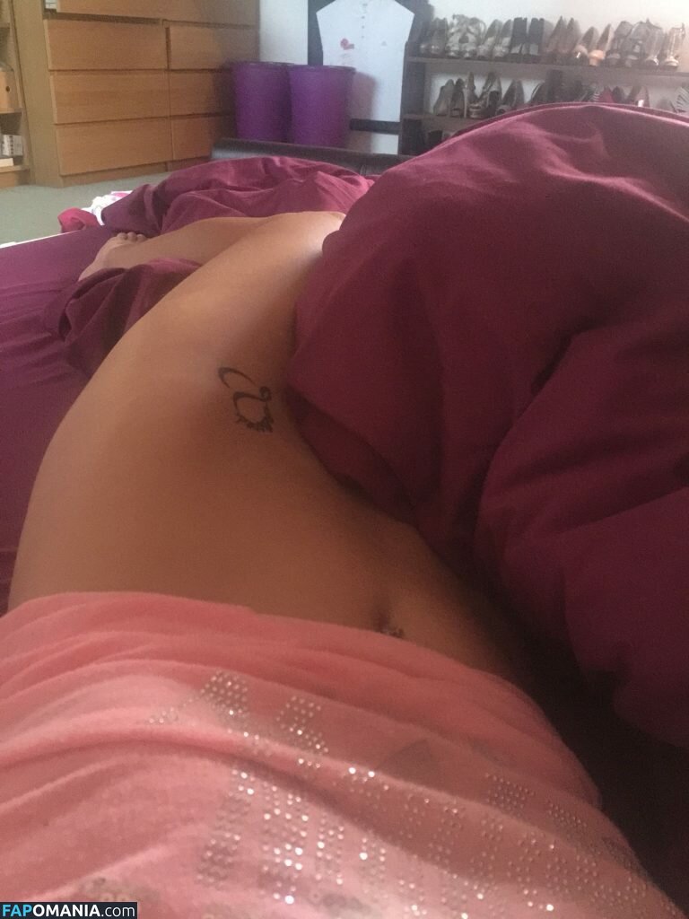 Carly Booth ヌード 流出写真 #3