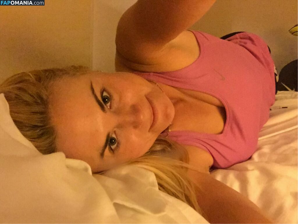 Carly Booth ヌード 流出写真 #54