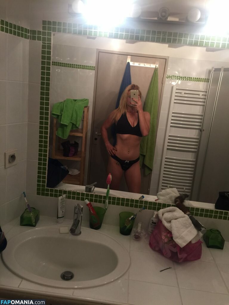 Carly Booth ヌード 流出写真 #73