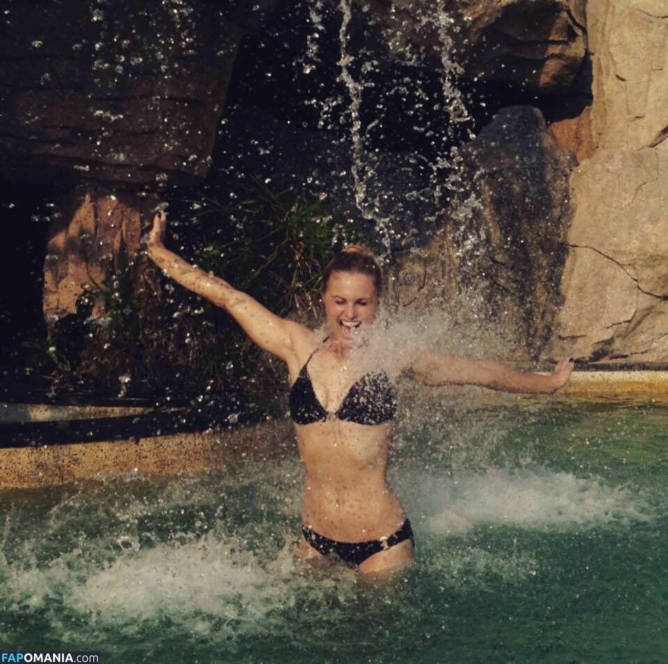 Carly Booth ヌード 流出写真 #75