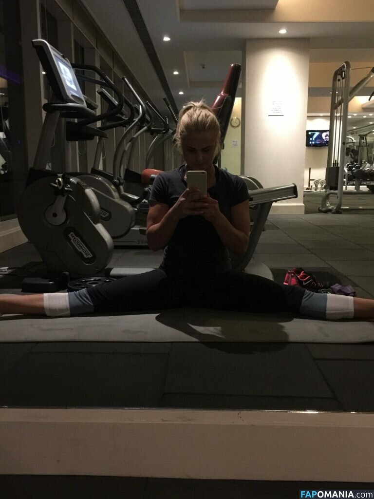 Carly Booth ヌード 流出写真 #88