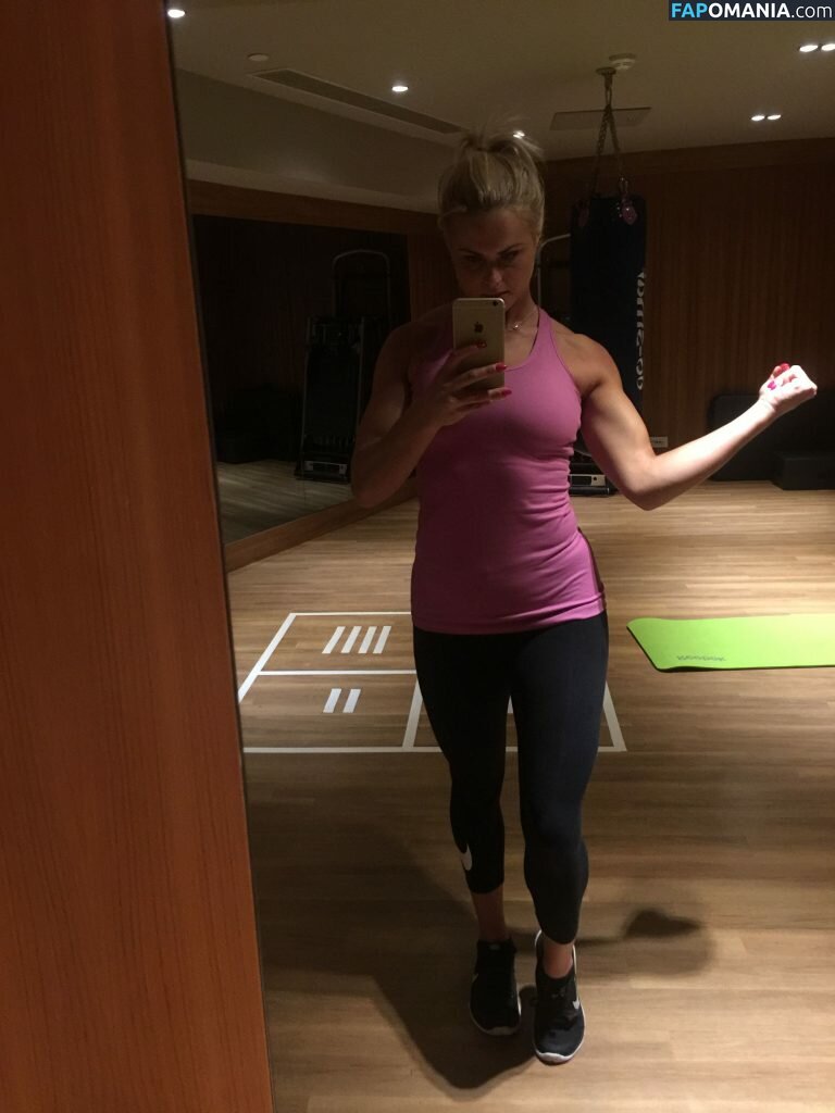 Carly Booth ヌード 流出写真 #108