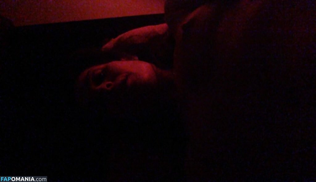 Carly Pope ヌード 流出写真 #7