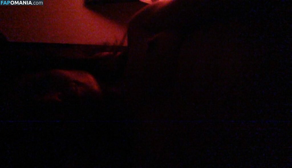 Carly Pope ヌード 流出写真 #8