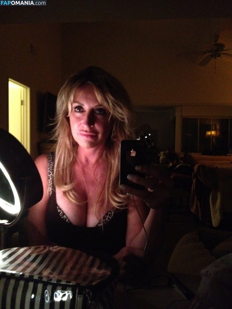 Carrie Michalka ヌード 流出写真 #25