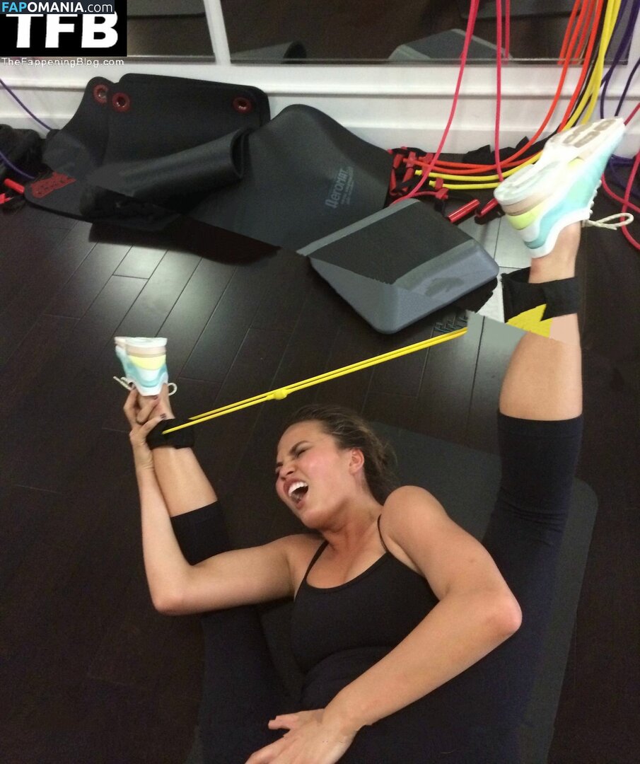 Chrissy Teigen ヌード 流出写真 #1