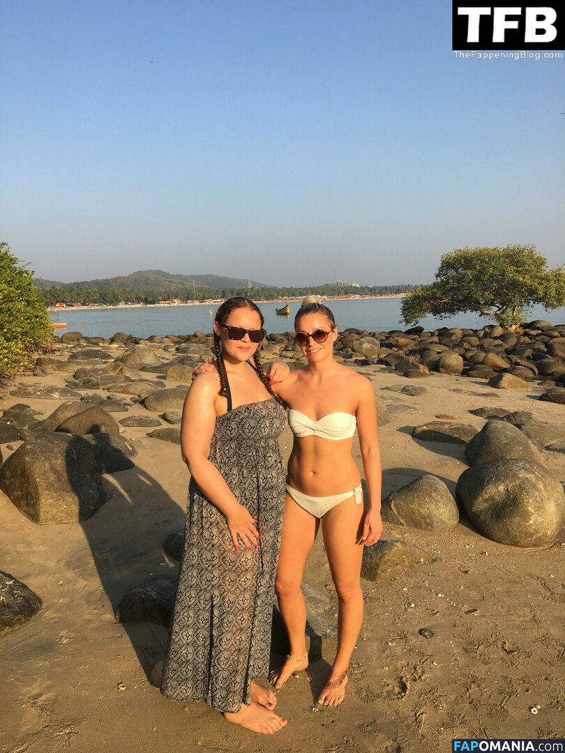 Claire Hutchings ヌード 流出写真 #23