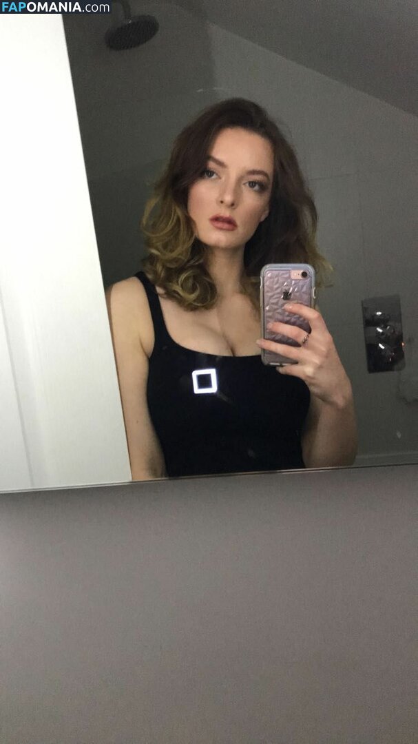 Dakota Blue Richards ヌード 流出写真 #9
