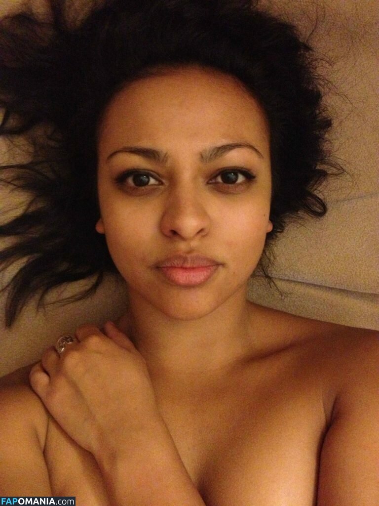 Ellenore Scott ヌード 流出写真 #1