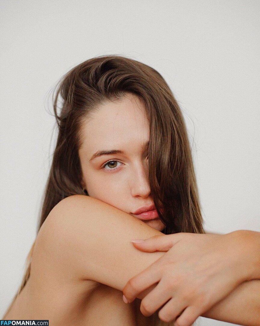 Elsie Hewitt ヌード 流出写真 #954