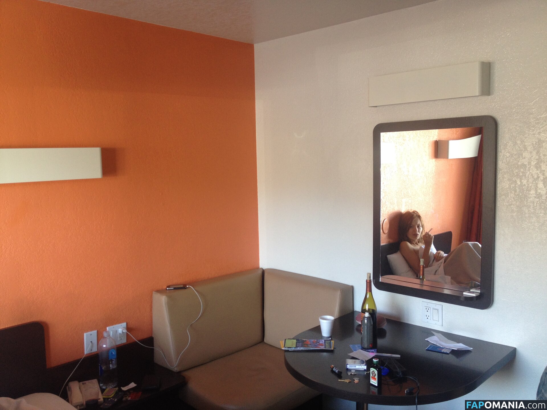 Emily Browning ヌード 流出写真 #4