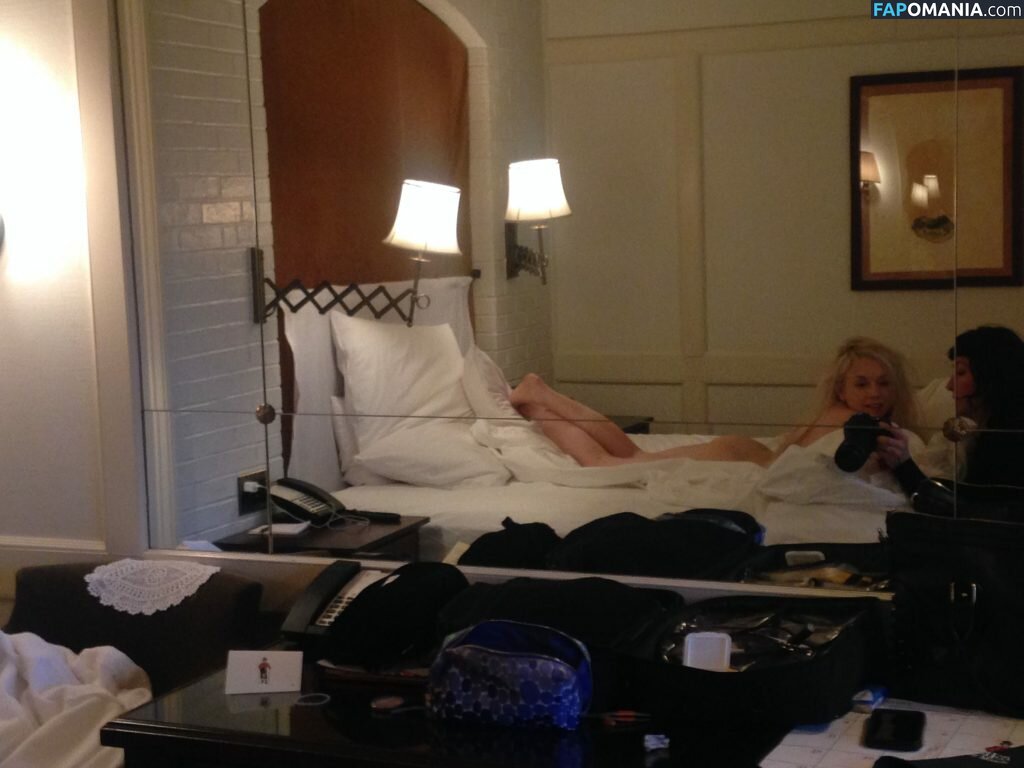 Emily Kinney ヌード 流出写真 #9