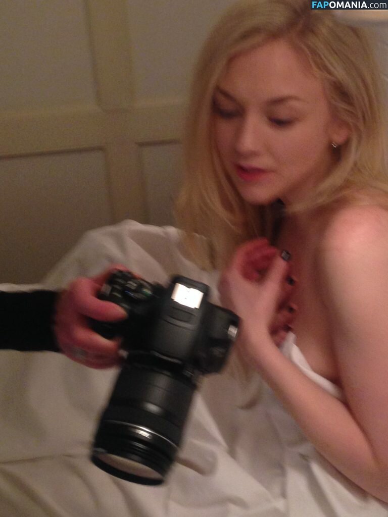 Emily Kinney ヌード 流出写真 #20