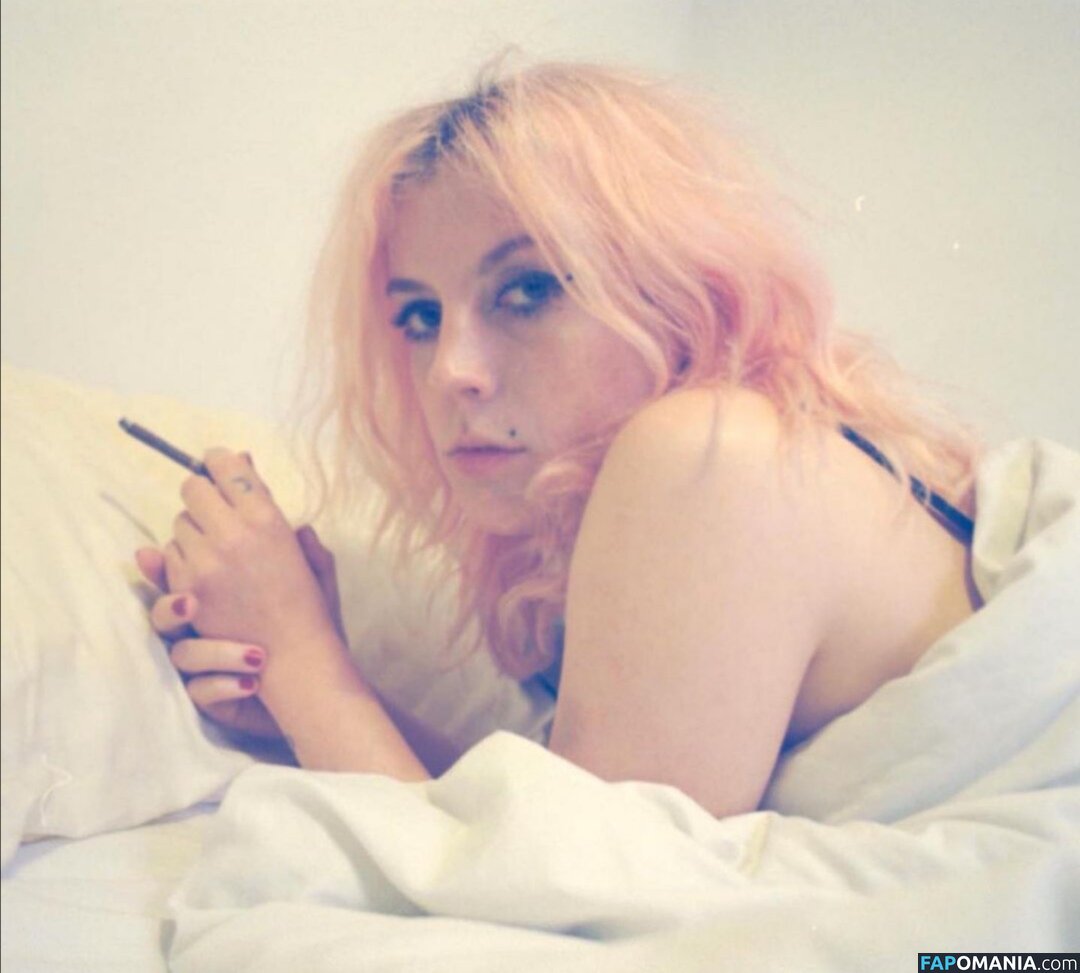 Izzy Phillips ヌード 流出写真 #8