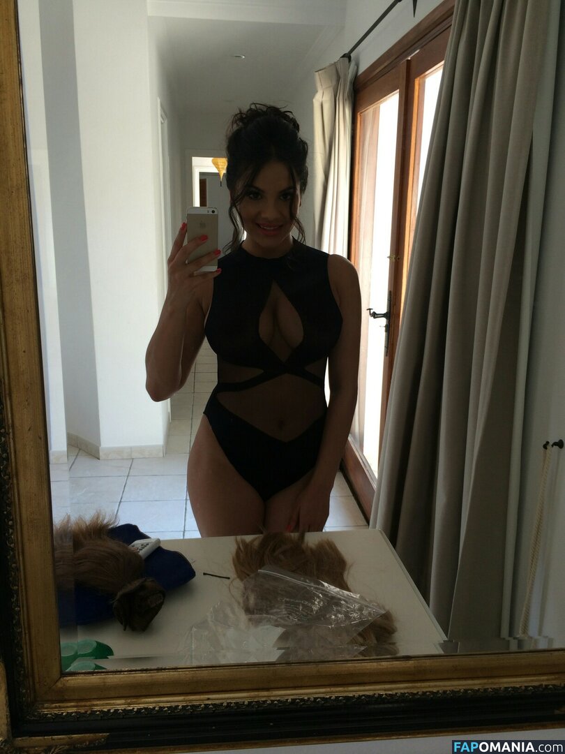 Lacey Banghard ヌード 流出写真 #1