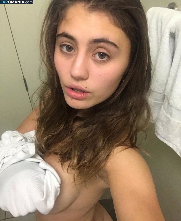 Lia Marie Johnson ヌード 流出写真 #2