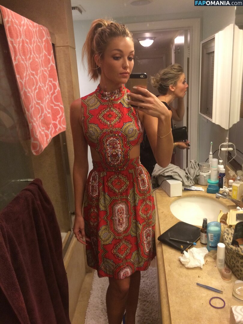 Lili Simmons ヌード 流出写真 #30