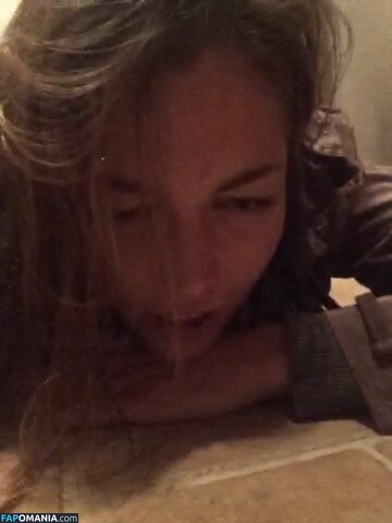 Lili Simmons ヌード 流出写真 #45