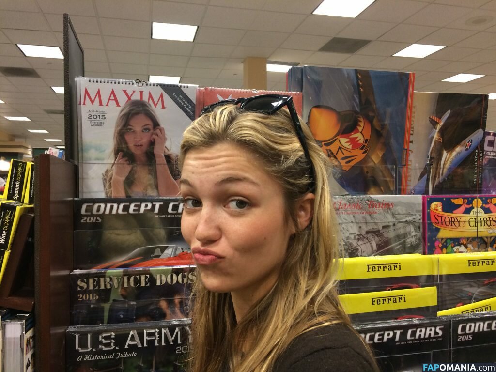 Lili Simmons ヌード 流出写真 #67