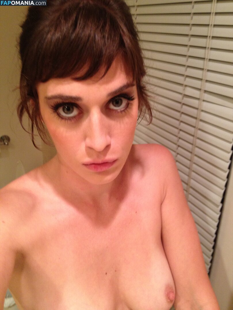 Lizzy Caplan ヌード 流出写真 #1