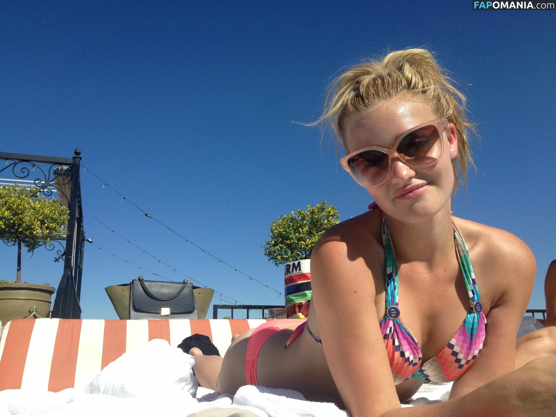 Michalka Sisters ヌード 流出写真 #1
