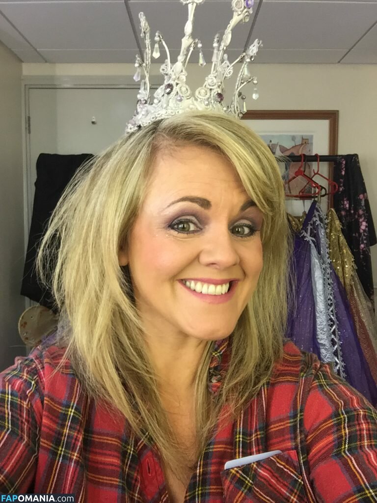 Sally Lindsay ヌード 流出写真 #1