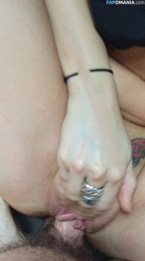 Scout Taylor Compton ヌード 流出写真 #26