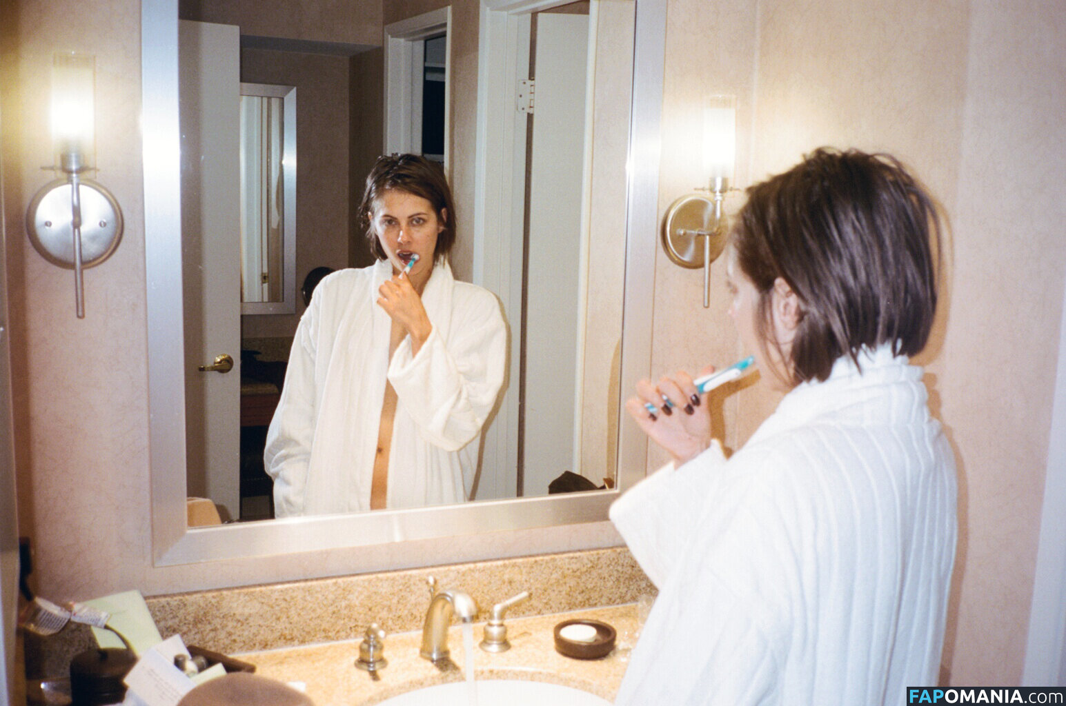 Willa Holland ヌード 流出写真 #5