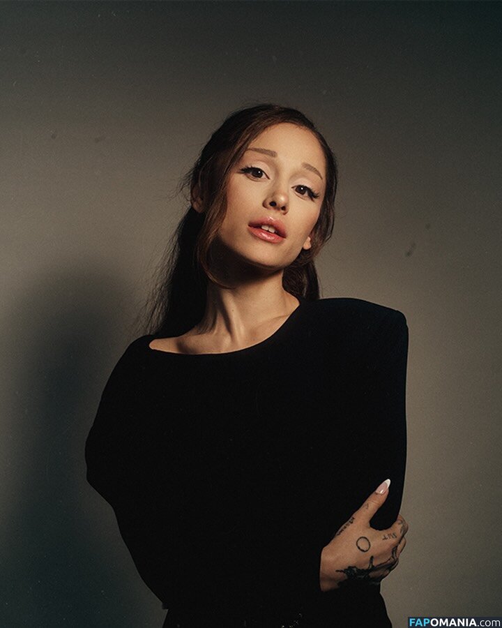 Ariana Grande / arianagrande ヌード OnlyFans  流出写真 #1