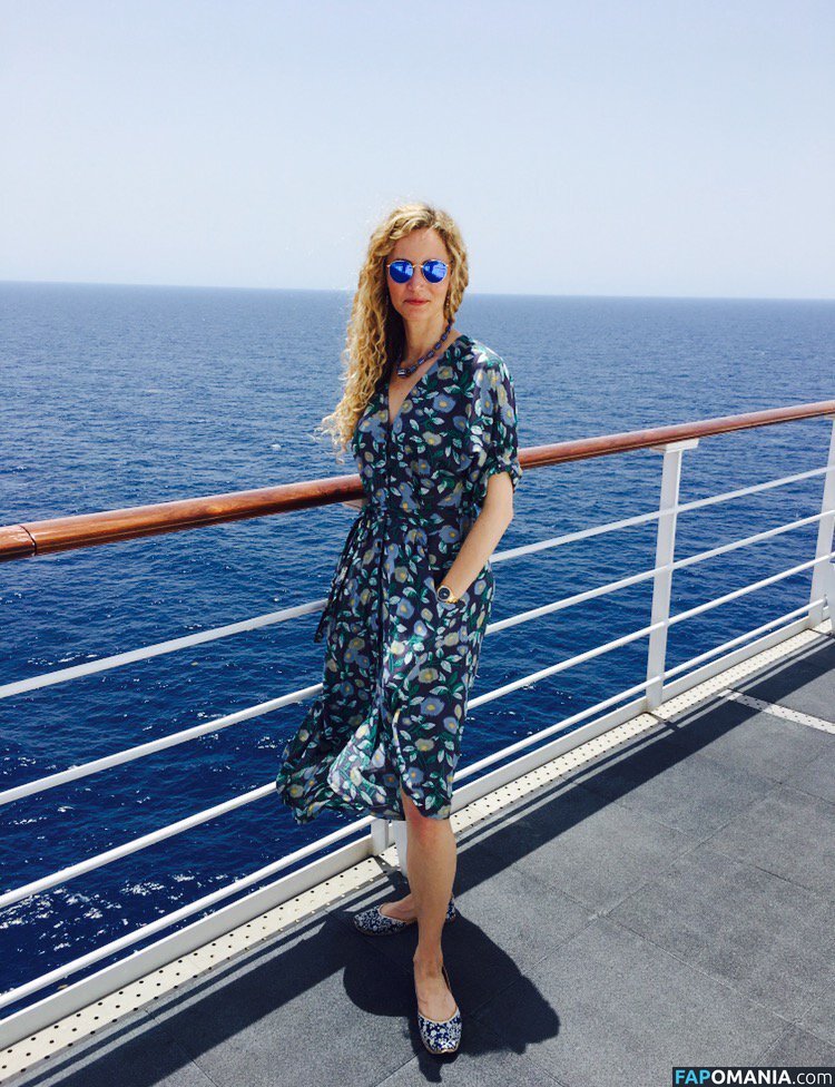 Dr Suzannah Lipscomb / https: / sixteenthcgirl ヌード OnlyFans  流出写真 #2