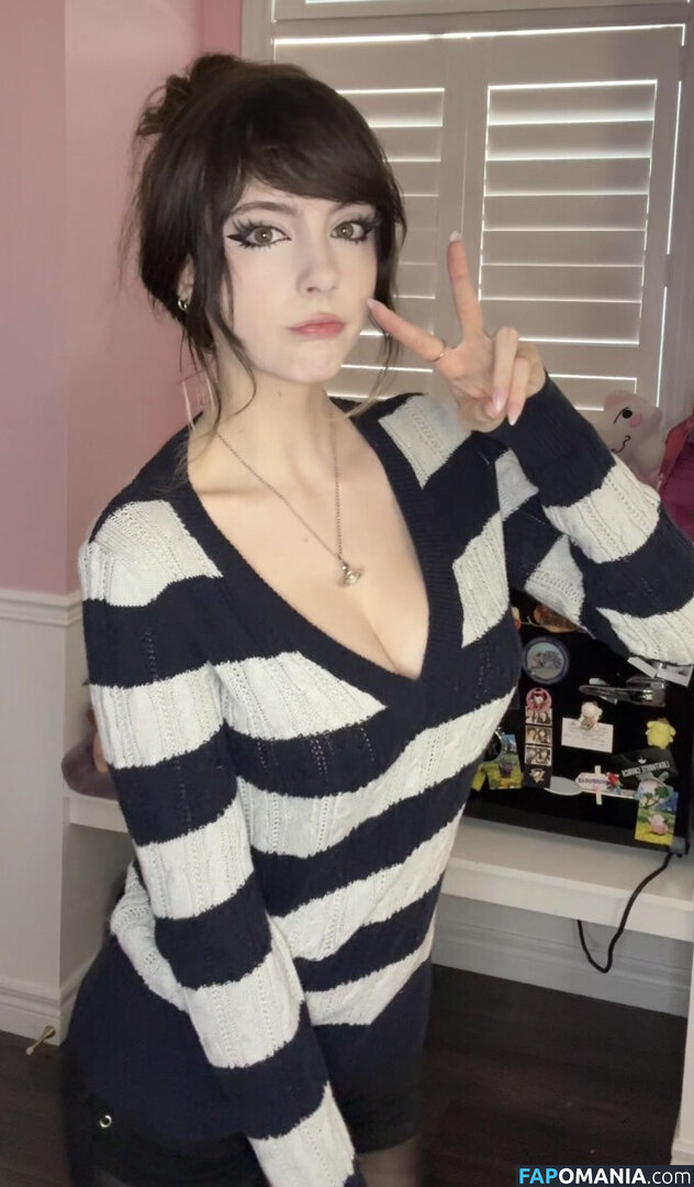 __emiki / em098 / emik28 / emiki / emiki28 / ilovekitties.28 ヌード OnlyFans  流出写真 #3