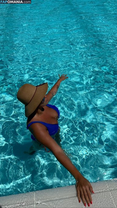 Feyza Akbal / Feyzakball / Foumomy ヌード OnlyFans  流出写真 #11