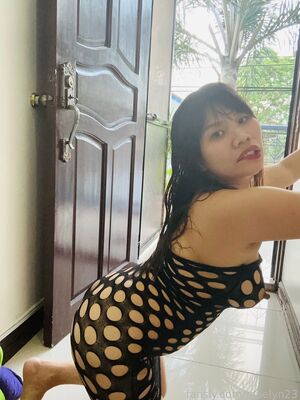Filipina Mom