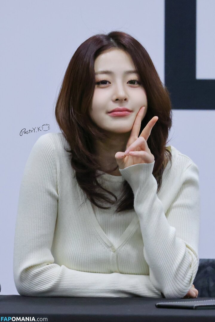 Huh Yunjin 허윤진 / LESSERAFIM / yunjin_lesserafims ヌード OnlyFans  流出写真 #4