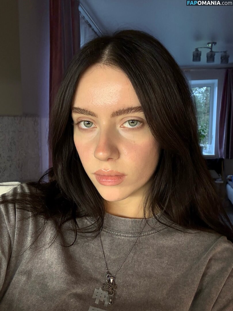 Irina Minkina / howeversnowy / rusian Billie eilish ヌード OnlyFans  流出写真 #1