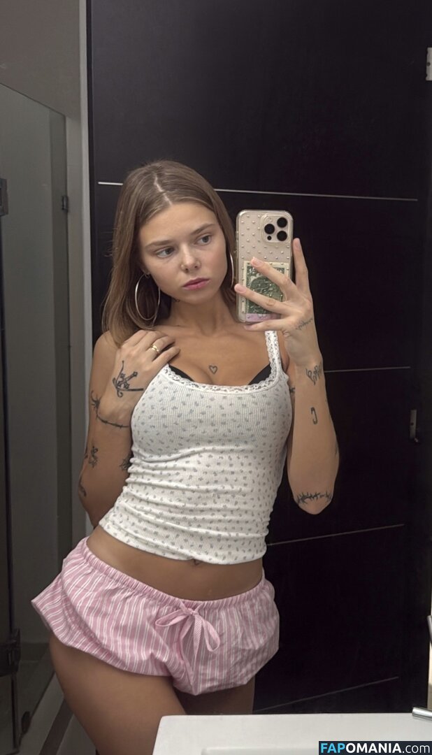 Ivasimmetria ヌード OnlyFans  流出写真 #3