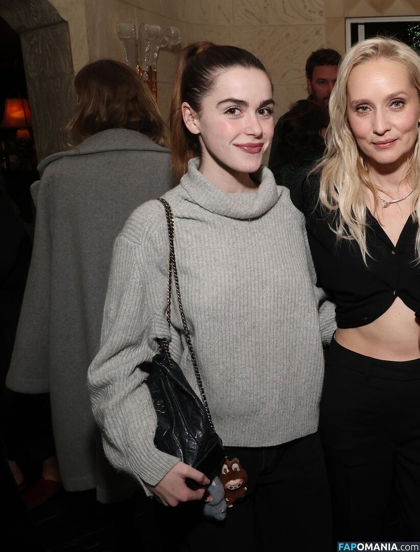 AdventuresSabrina / Kiernan Shipka / kiernanshipka ヌード OnlyFans  流出写真 #1551