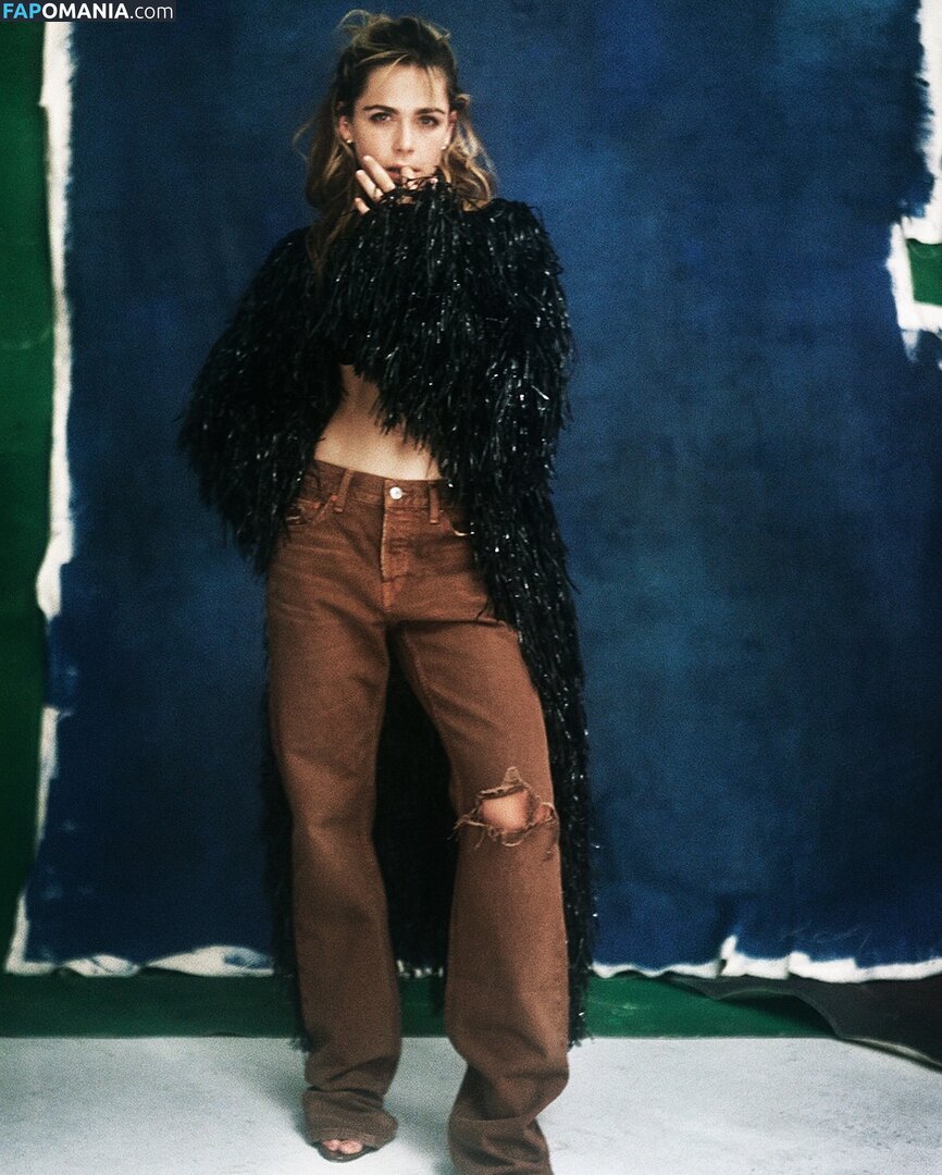 AdventuresSabrina / Kiernan Shipka / kiernanshipka ヌード OnlyFans  流出写真 #1554