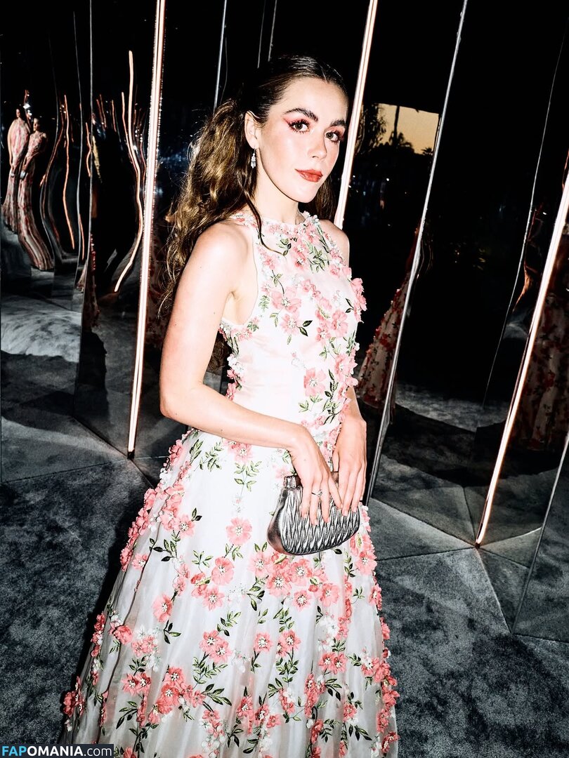 AdventuresSabrina / Kiernan Shipka / kiernanshipka ヌード OnlyFans  流出写真 #1564