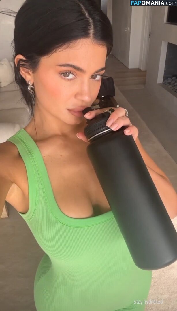 Kylie Jenner / kyliejenner / kyliejenner.2 ヌード OnlyFans  流出写真 #30