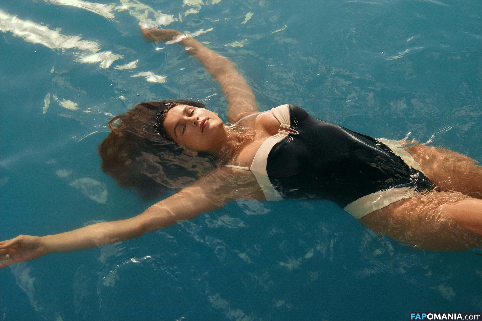 Laetitia Casta / laetitiacasta ヌード OnlyFans  流出写真 #2