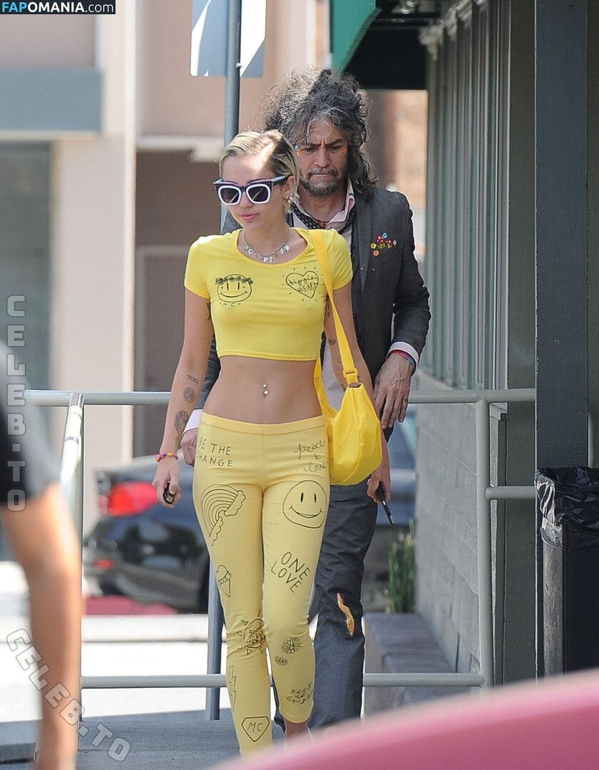 Miley Cyrus / https: / mileycyrus ヌード OnlyFans  流出写真 #1