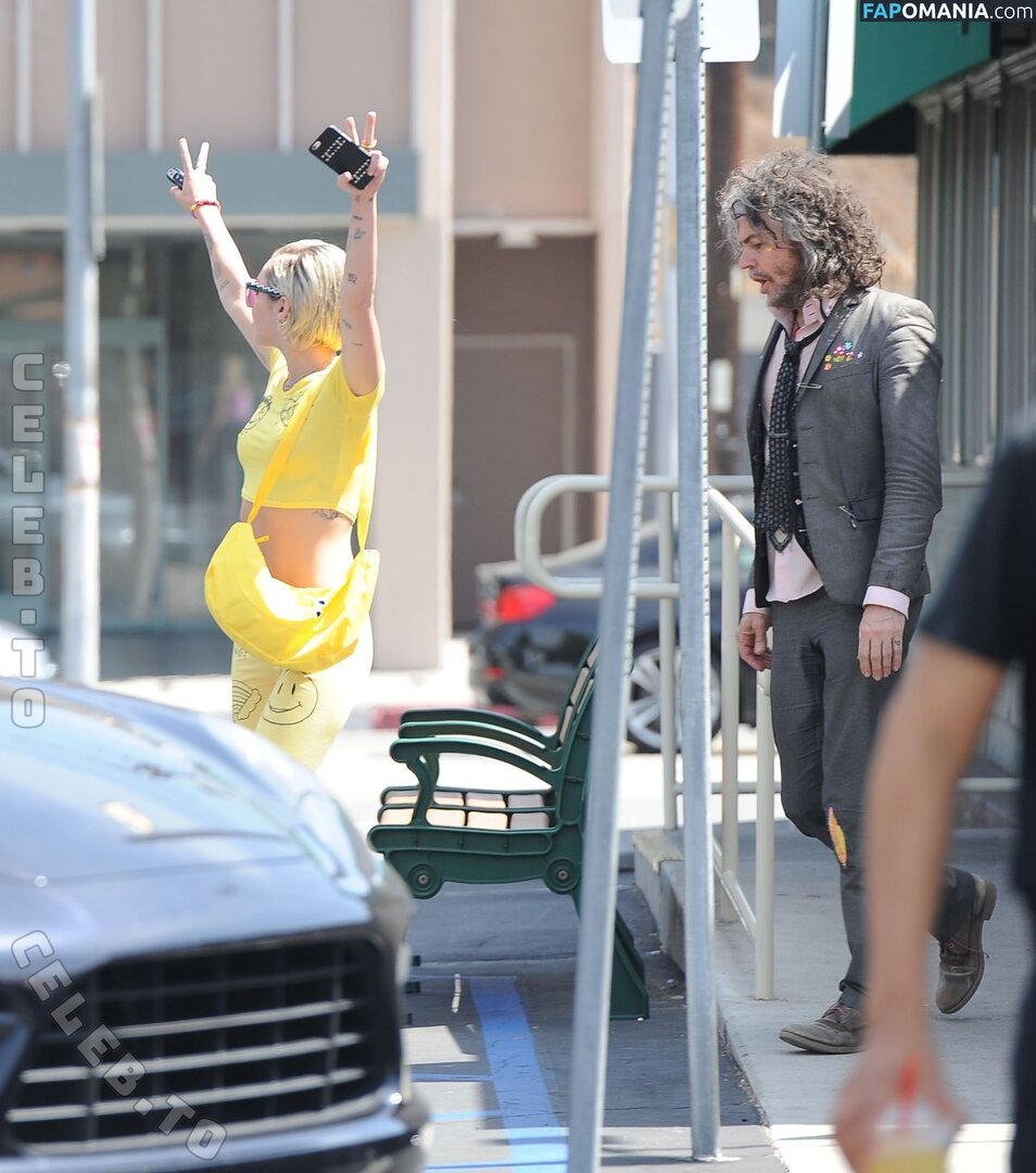 Miley Cyrus / https: / mileycyrus ヌード OnlyFans  流出写真 #4