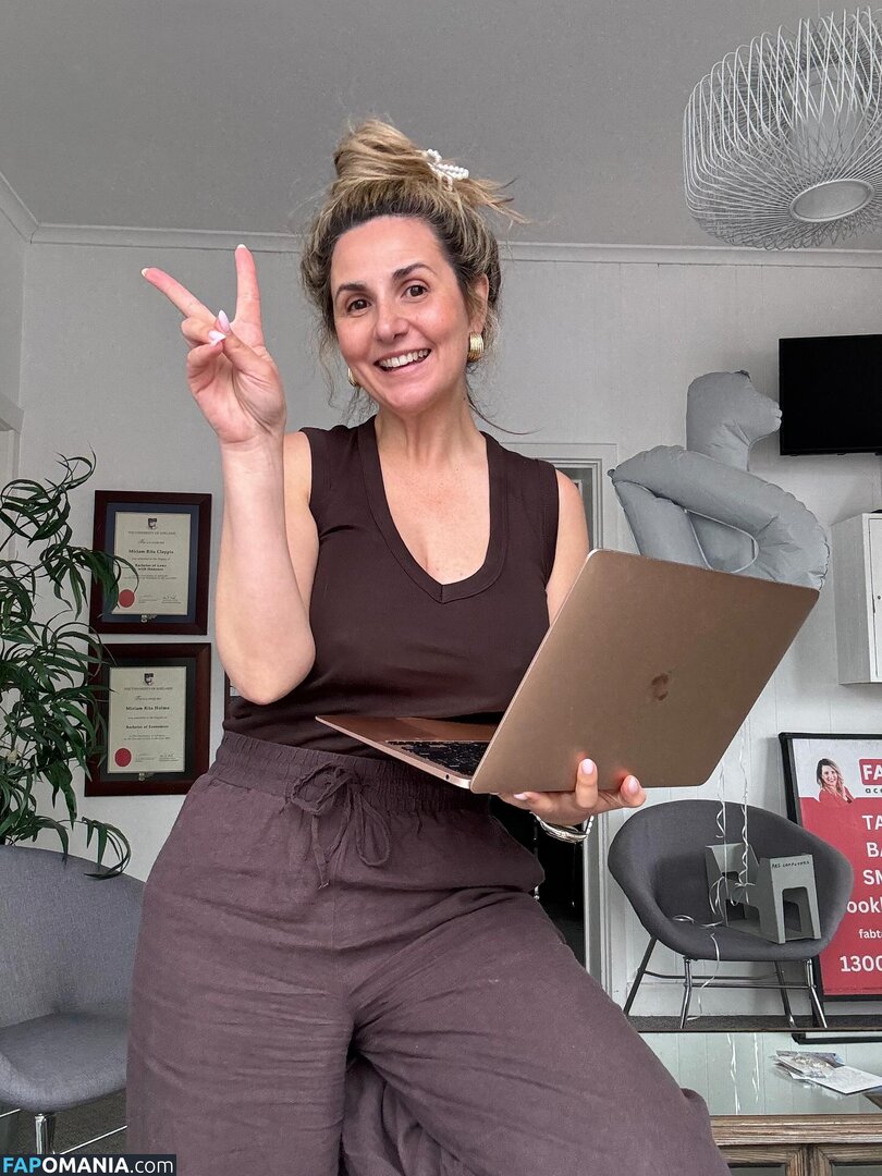 MILF Online Accountant / Miriam Holme / miriamholme ヌード OnlyFans  流出写真 #8